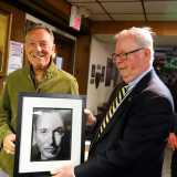 Il 2 dicembre del 2016 Paola ha inviato una copia alla sede di Freehold dell�American Legion, che accoglie i veterani di guerra statunitensi e a cui Springsteen � molto legato. E l�8 marzo scorso il signor Carl, membro dell'associazione, la ha avvisata dell�avvenuta consegna a Bruce